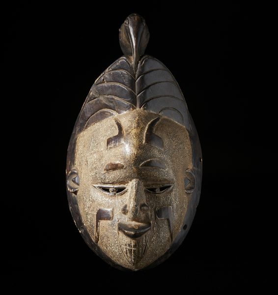 Igbo - Nigeria : Maschera antropomorfa con uccello scolpito nella parte sommitale. Legno e pigmenti.  - Asta Asta 422 | AFRICA, OCEANIA E AMERICHE - ARTIGIANATO AFRICANO: VARI COMMITTENTI E SELEZIONE DALLA COLLEZIONE BARTOLOMUCCI Online - Associazione Nazionale - Case d'Asta italiane