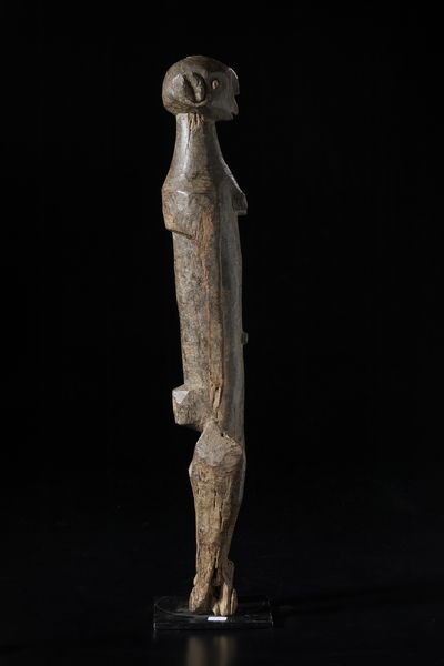 Chamba, Nigeria : Scultura antropomorfa femminile. Legno a patina scura.  - Asta Asta 422 | AFRICA, OCEANIA E AMERICHE - ARTIGIANATO AFRICANO: VARI COMMITTENTI E SELEZIONE DALLA COLLEZIONE BARTOLOMUCCI Online - Associazione Nazionale - Case d'Asta italiane