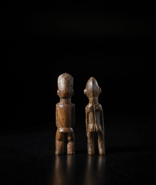 Lobi - Burkina Faso : Lotto composto da due sculture Bateba di diversa dimensione e qualit d'intaglio. Legno duro a patine differenti.  - Asta Asta 422 | AFRICA, OCEANIA E AMERICHE - ARTIGIANATO AFRICANO: VARI COMMITTENTI E SELEZIONE DALLA COLLEZIONE BARTOLOMUCCI Online - Associazione Nazionale - Case d'Asta italiane