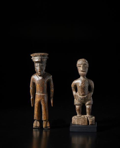 Lobi - Burkina Faso : Lotto composto da due sculture Bateba di differente dimensione e qualit d'intaglio.Legno duro con patine differenti.  - Asta Asta 422 | AFRICA, OCEANIA E AMERICHE - ARTIGIANATO AFRICANO: VARI COMMITTENTI E SELEZIONE DALLA COLLEZIONE BARTOLOMUCCI Online - Associazione Nazionale - Case d'Asta italiane