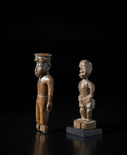 Lobi - Burkina Faso : Lotto composto da due sculture Bateba di differente dimensione e qualit d'intaglio.Legno duro con patine differenti.  - Asta Asta 422 | AFRICA, OCEANIA E AMERICHE - ARTIGIANATO AFRICANO: VARI COMMITTENTI E SELEZIONE DALLA COLLEZIONE BARTOLOMUCCI Online - Associazione Nazionale - Case d'Asta italiane