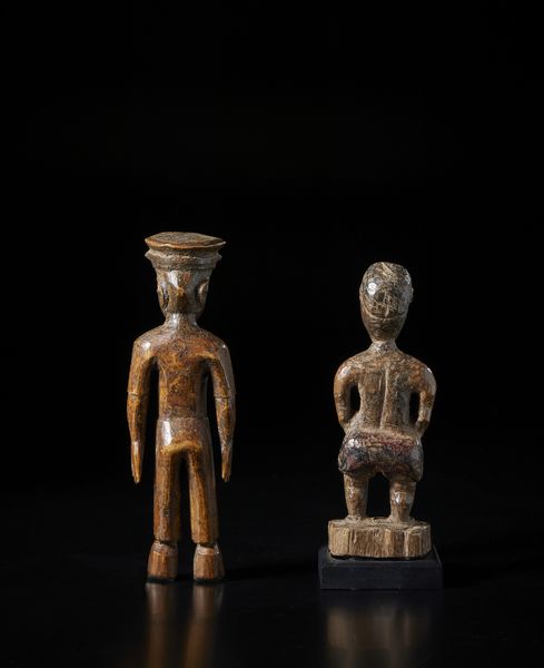 Lobi - Burkina Faso : Lotto composto da due sculture Bateba di differente dimensione e qualit d'intaglio.Legno duro con patine differenti.  - Asta Asta 422 | AFRICA, OCEANIA E AMERICHE - ARTIGIANATO AFRICANO: VARI COMMITTENTI E SELEZIONE DALLA COLLEZIONE BARTOLOMUCCI Online - Associazione Nazionale - Case d'Asta italiane