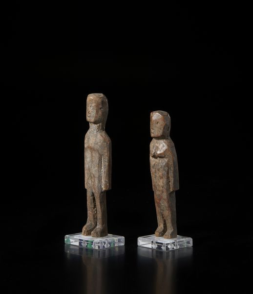 Ewe - Ghana : Coppia di sculture  antropomorfe maschile  e femminile Aklama. legno duro a patina scura crostosa.  - Asta Asta 422 | AFRICA, OCEANIA E AMERICHE - ARTIGIANATO AFRICANO: VARI COMMITTENTI E SELEZIONE DALLA COLLEZIONE BARTOLOMUCCI Online - Associazione Nazionale - Case d'Asta italiane