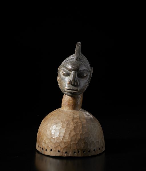 Yoruba -Nigeria : Cimiero con testa antropomorfa. Legno duro a patina chiara e pigmenti.  - Asta Asta 422 | AFRICA, OCEANIA E AMERICHE - ARTIGIANATO AFRICANO: VARI COMMITTENTI E SELEZIONE DALLA COLLEZIONE BARTOLOMUCCI Online - Associazione Nazionale - Case d'Asta italiane