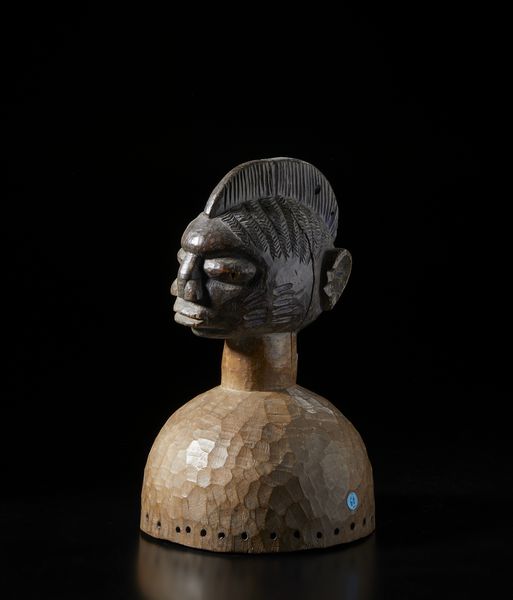 Yoruba -Nigeria : Cimiero con testa antropomorfa. Legno duro a patina chiara e pigmenti.  - Asta Asta 422 | AFRICA, OCEANIA E AMERICHE - ARTIGIANATO AFRICANO: VARI COMMITTENTI E SELEZIONE DALLA COLLEZIONE BARTOLOMUCCI Online - Associazione Nazionale - Case d'Asta italiane