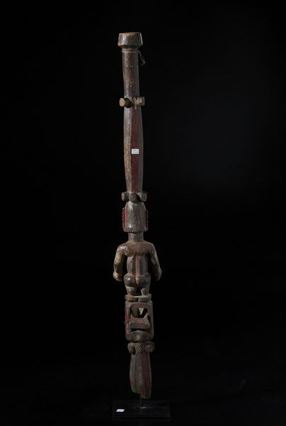 Ibibio, Nigeria : Bastone o frammento di elemento architettonico con scultura antropomorfa. Legno duro e pigmenti.  - Asta Asta 422 | AFRICA, OCEANIA E AMERICHE - ARTIGIANATO AFRICANO: VARI COMMITTENTI E SELEZIONE DALLA COLLEZIONE BARTOLOMUCCI Online - Associazione Nazionale - Case d'Asta italiane