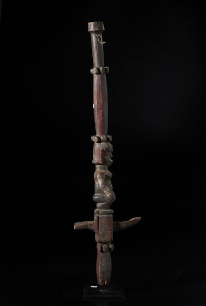 Ibibio, Nigeria : Bastone o frammento di elemento architettonico con scultura antropomorfa. Legno duro e pigmenti.  - Asta Asta 422 | AFRICA, OCEANIA E AMERICHE - ARTIGIANATO AFRICANO: VARI COMMITTENTI E SELEZIONE DALLA COLLEZIONE BARTOLOMUCCI Online - Associazione Nazionale - Case d'Asta italiane