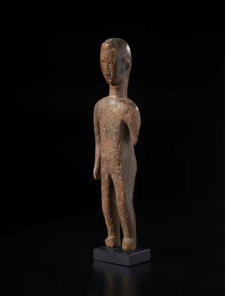 Bambara - Mali : Scultura antropomorfa in piedi. Legno duro a patina naturale.  - Asta Asta 422 | AFRICA, OCEANIA E AMERICHE - ARTIGIANATO AFRICANO: VARI COMMITTENTI E SELEZIONE DALLA COLLEZIONE BARTOLOMUCCI Online - Associazione Nazionale - Case d'Asta italiane