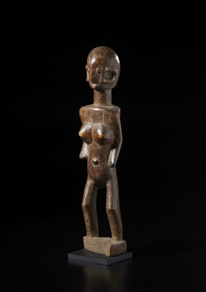 Lobi - Burkina Faso : Scultura in legno duro.  - Asta Asta 422 | AFRICA, OCEANIA E AMERICHE - ARTIGIANATO AFRICANO: VARI COMMITTENTI E SELEZIONE DALLA COLLEZIONE BARTOLOMUCCI Online - Associazione Nazionale - Case d'Asta italiane