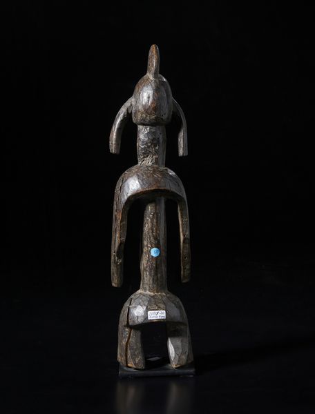 Mumuye - Nigeria/Camerun : Scultura antropomorfa stilizzata. Legno duro a patina scura.  - Asta Asta 422 | AFRICA, OCEANIA E AMERICHE - ARTIGIANATO AFRICANO: VARI COMMITTENTI E SELEZIONE DALLA COLLEZIONE BARTOLOMUCCI Online - Associazione Nazionale - Case d'Asta italiane