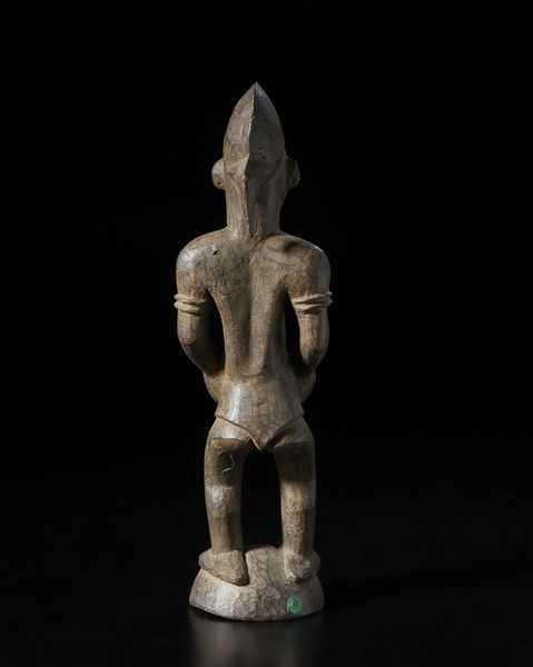 Senufo - Costa d'Avorio/Mali : Grande scultura antropomorfa.Legno duro a patina bruna.  - Asta Asta 422 | AFRICA, OCEANIA E AMERICHE - ARTIGIANATO AFRICANO: VARI COMMITTENTI E SELEZIONE DALLA COLLEZIONE BARTOLOMUCCI Online - Associazione Nazionale - Case d'Asta italiane