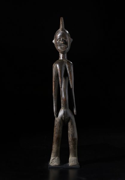 Mossi - Burkina Faso : Scultura antropomorfa. Legno a patina scura.  - Asta Asta 422 | AFRICA, OCEANIA E AMERICHE - ARTIGIANATO AFRICANO: VARI COMMITTENTI E SELEZIONE DALLA COLLEZIONE BARTOLOMUCCI Online - Associazione Nazionale - Case d'Asta italiane