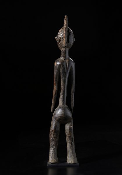 Mossi - Burkina Faso : Scultura antropomorfa. Legno a patina scura.  - Asta Asta 422 | AFRICA, OCEANIA E AMERICHE - ARTIGIANATO AFRICANO: VARI COMMITTENTI E SELEZIONE DALLA COLLEZIONE BARTOLOMUCCI Online - Associazione Nazionale - Case d'Asta italiane