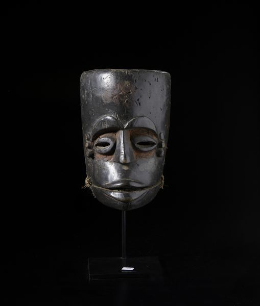 Ibibio, Nigeria : Maschera antropomorfa con mascella mobile.Legno duro a patina nera, pigmenti e corda.  - Asta Asta 422 | AFRICA, OCEANIA E AMERICHE - ARTIGIANATO AFRICANO: VARI COMMITTENTI E SELEZIONE DALLA COLLEZIONE BARTOLOMUCCI Online - Associazione Nazionale - Case d'Asta italiane