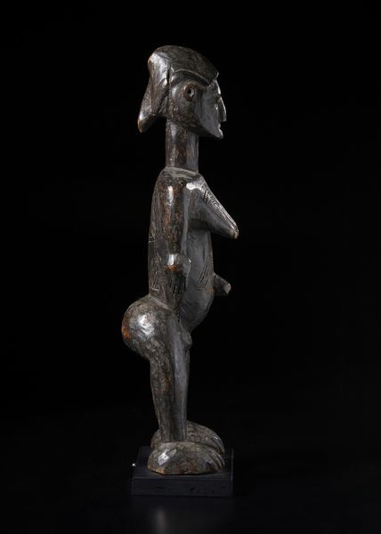 Mossi - Burkina Faso : Scultura antropomorfa femminile. Legno duro a patina scura.  - Asta Asta 422 | AFRICA, OCEANIA E AMERICHE - ARTIGIANATO AFRICANO: VARI COMMITTENTI E SELEZIONE DALLA COLLEZIONE BARTOLOMUCCI Online - Associazione Nazionale - Case d'Asta italiane