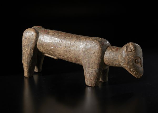 Lobi - Burkina Faso/Costa d'Avorio : Scultura zoomorfa in forma di leopardo. Legno duro a patina chiara e pigmenti.  - Asta Asta 422 | AFRICA, OCEANIA E AMERICHE - ARTIGIANATO AFRICANO: VARI COMMITTENTI E SELEZIONE DALLA COLLEZIONE BARTOLOMUCCI Online - Associazione Nazionale - Case d'Asta italiane