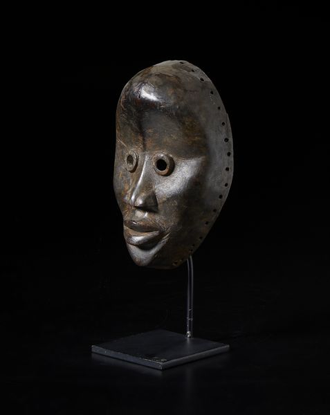 Dan - Costa d'Avorio/Liberia : Maschera con occhi tubolari. Legno duro a patina scura.  - Asta Asta 422 | AFRICA, OCEANIA E AMERICHE - ARTIGIANATO AFRICANO: VARI COMMITTENTI E SELEZIONE DALLA COLLEZIONE BARTOLOMUCCI Online - Associazione Nazionale - Case d'Asta italiane