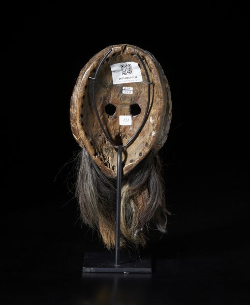 Dan - Costa d'Avorio/Liberia : Maschera con occhi circolari. Legno duro, peli e denti.  - Asta Asta 422 | AFRICA, OCEANIA E AMERICHE - ARTIGIANATO AFRICANO: VARI COMMITTENTI E SELEZIONE DALLA COLLEZIONE BARTOLOMUCCI Online - Associazione Nazionale - Case d'Asta italiane