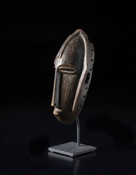 Bambara - Mali : Maschera antropomorfa. Legno duro a patina scura.  - Asta Asta 422 | AFRICA, OCEANIA E AMERICHE - ARTIGIANATO AFRICANO: VARI COMMITTENTI E SELEZIONE DALLA COLLEZIONE BARTOLOMUCCI Online - Associazione Nazionale - Case d'Asta italiane