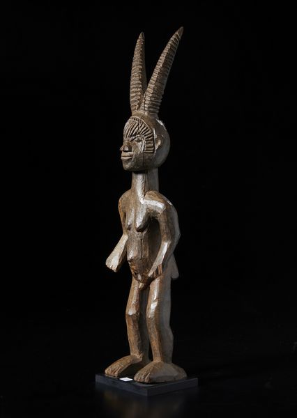 Igbo - Nigeria : Scultura antropozoomorfa. Legno duro a patina scura.  - Asta Asta 422 | AFRICA, OCEANIA E AMERICHE - ARTIGIANATO AFRICANO: VARI COMMITTENTI E SELEZIONE DALLA COLLEZIONE BARTOLOMUCCI Online - Associazione Nazionale - Case d'Asta italiane