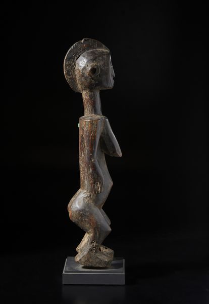 Mossi - Burkina Faso : Grande scultura antropomorfa Mossi o Bambara. Legno duro con patina.  - Asta Asta 422 | AFRICA, OCEANIA E AMERICHE - ARTIGIANATO AFRICANO: VARI COMMITTENTI E SELEZIONE DALLA COLLEZIONE BARTOLOMUCCI Online - Associazione Nazionale - Case d'Asta italiane