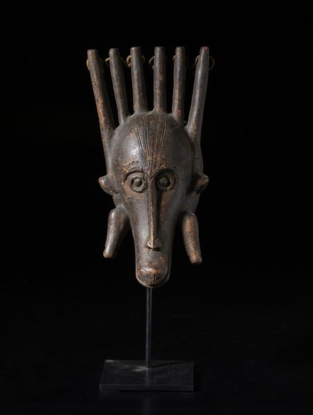 Bambara - Mali : Maschera Ntomo a sei corna. Legno duro a patina scura e fibre.  - Asta Asta 422 | AFRICA, OCEANIA E AMERICHE - ARTIGIANATO AFRICANO: VARI COMMITTENTI E SELEZIONE DALLA COLLEZIONE BARTOLOMUCCI Online - Associazione Nazionale - Case d'Asta italiane