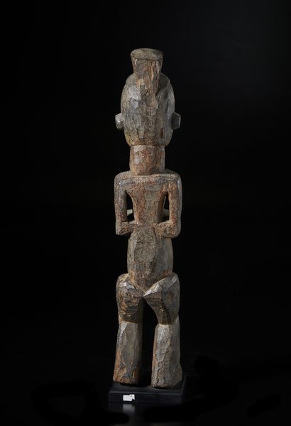 Urhobo, Nigeria : Scultura antropomorfa. Legno duro con patina scura.  - Asta Asta 422 | AFRICA, OCEANIA E AMERICHE - ARTIGIANATO AFRICANO: VARI COMMITTENTI E SELEZIONE DALLA COLLEZIONE BARTOLOMUCCI Online - Associazione Nazionale - Case d'Asta italiane