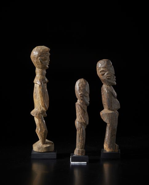 Lobi - Burkina Faso : Lotto composto da tre sculture Bateba di differente dimensione e qualit d'intaglio.Legno duro con differenti patine.  - Asta Asta 422 | AFRICA, OCEANIA E AMERICHE - ARTIGIANATO AFRICANO: VARI COMMITTENTI E SELEZIONE DALLA COLLEZIONE BARTOLOMUCCI Online - Associazione Nazionale - Case d'Asta italiane