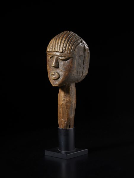 Lobi - Burkina Faso/Costa d'Avorio : Scultura in forma di grande testa Bateba. Legno duro a patina marrone.  - Asta Asta 422 | AFRICA, OCEANIA E AMERICHE - ARTIGIANATO AFRICANO: VARI COMMITTENTI E SELEZIONE DALLA COLLEZIONE BARTOLOMUCCI Online - Associazione Nazionale - Case d'Asta italiane