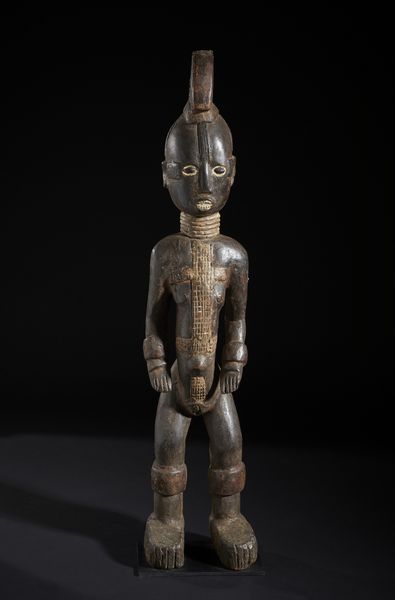 Igbo - Nigeria : Grande scultura antropomorfa. Legno duro a patina scura e pigmenti.  - Asta Asta 422 | AFRICA, OCEANIA E AMERICHE - ARTIGIANATO AFRICANO: VARI COMMITTENTI E SELEZIONE DALLA COLLEZIONE BARTOLOMUCCI Online - Associazione Nazionale - Case d'Asta italiane