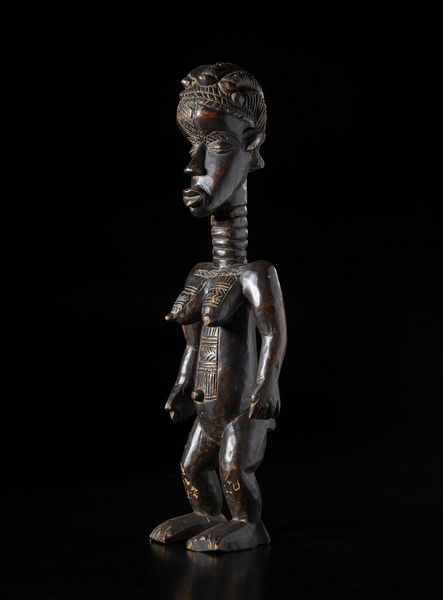 Bassa - Libera/Sierra Leone : Scultura antropomorfa.Legno a patina scura e pigmenti.  - Asta Asta 422 | AFRICA, OCEANIA E AMERICHE - ARTIGIANATO AFRICANO: VARI COMMITTENTI E SELEZIONE DALLA COLLEZIONE BARTOLOMUCCI Online - Associazione Nazionale - Case d'Asta italiane