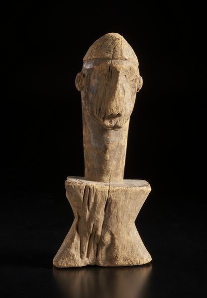 Bambara - Mali : Scultura stilizzata con volto antropomorfo. Legno a patina naturale.  - Asta Asta 422 | AFRICA, OCEANIA E AMERICHE - ARTIGIANATO AFRICANO: VARI COMMITTENTI E SELEZIONE DALLA COLLEZIONE BARTOLOMUCCI Online - Associazione Nazionale - Case d'Asta italiane