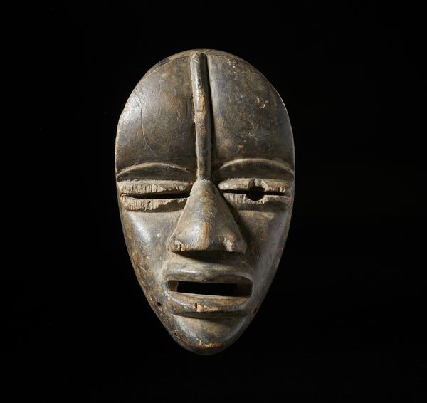 Dan - Costa d'Avorio/Liberia : Maschera antropomorfa. Legno duro  a patina scura.  - Asta Asta 422 | AFRICA, OCEANIA E AMERICHE - ARTIGIANATO AFRICANO: VARI COMMITTENTI E SELEZIONE DALLA COLLEZIONE BARTOLOMUCCI Online - Associazione Nazionale - Case d'Asta italiane