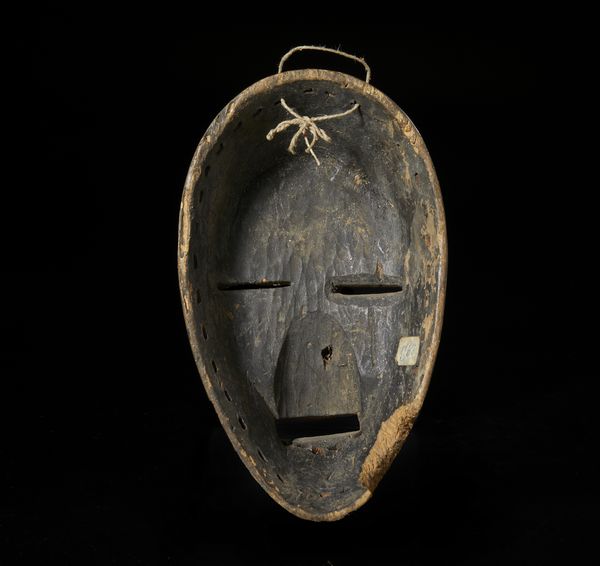 Dan - Costa d'Avorio/Liberia : Maschera antropomorfa. Legno duro  a patina scura.  - Asta Asta 422 | AFRICA, OCEANIA E AMERICHE - ARTIGIANATO AFRICANO: VARI COMMITTENTI E SELEZIONE DALLA COLLEZIONE BARTOLOMUCCI Online - Associazione Nazionale - Case d'Asta italiane