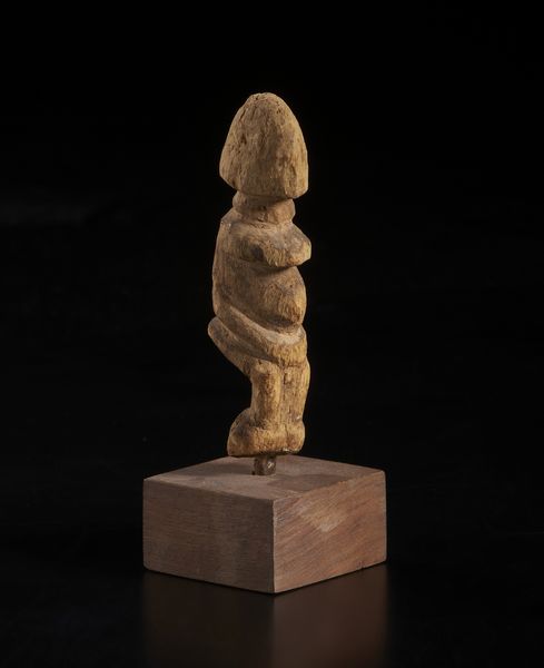 Dogon - Mali : Piccola scultura antropomorfa stilizzata.Legno a patina naturale.  - Asta Asta 422 | AFRICA, OCEANIA E AMERICHE - ARTIGIANATO AFRICANO: VARI COMMITTENTI E SELEZIONE DALLA COLLEZIONE BARTOLOMUCCI Online - Associazione Nazionale - Case d'Asta italiane