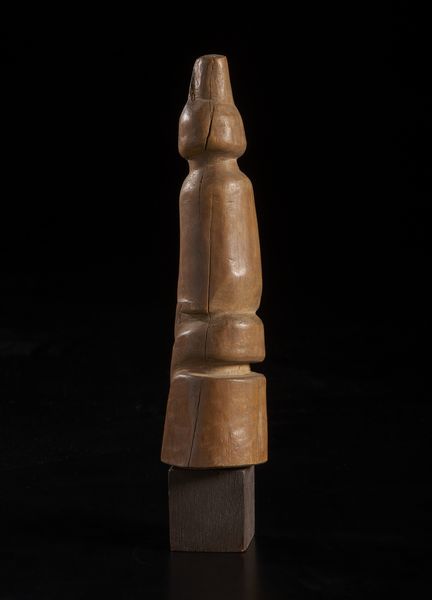 Artigianato africano : Scultura a forma di corno con figura antropomorfa stilizzata. Legno duro a patina chiara.  - Asta Asta 422 | AFRICA, OCEANIA E AMERICHE - ARTIGIANATO AFRICANO: VARI COMMITTENTI E SELEZIONE DALLA COLLEZIONE BARTOLOMUCCI Online - Associazione Nazionale - Case d'Asta italiane