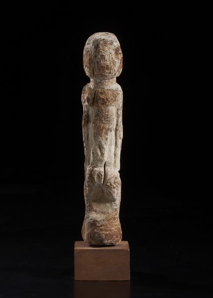 Lobi - Burkina Faso : Scultura antropomorfa stilizzata. Legno duro a patina naturale con tracce di caolino.  - Asta Asta 422 | AFRICA, OCEANIA E AMERICHE - ARTIGIANATO AFRICANO: VARI COMMITTENTI E SELEZIONE DALLA COLLEZIONE BARTOLOMUCCI Online - Associazione Nazionale - Case d'Asta italiane