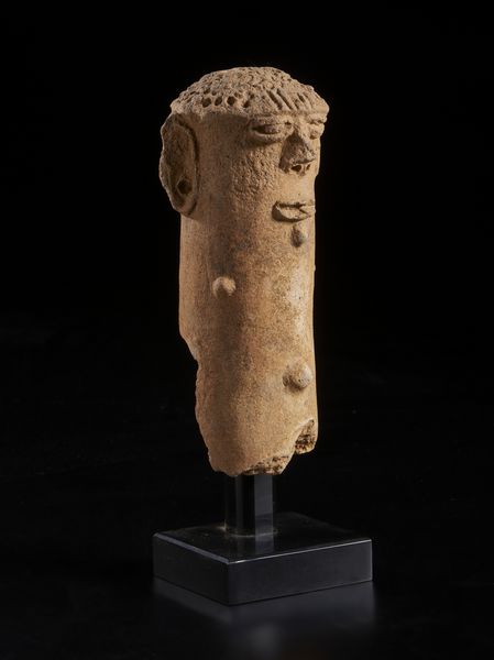 Bura Asinda, Niger : Scultura antropomorfa. Terracotta.  - Asta Asta 422 | AFRICA, OCEANIA E AMERICHE - ARTIGIANATO AFRICANO: VARI COMMITTENTI E SELEZIONE DALLA COLLEZIONE BARTOLOMUCCI Online - Associazione Nazionale - Case d'Asta italiane