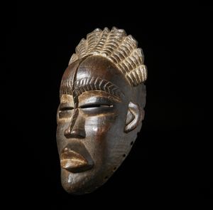 Dan - Costa d'Avorio/Liberia : Maschera antropomorfa. Legno duro a  patina scura.  - Asta Asta 422 | AFRICA, OCEANIA E AMERICHE - ARTIGIANATO AFRICANO: VARI COMMITTENTI E SELEZIONE DALLA COLLEZIONE BARTOLOMUCCI Online - Associazione Nazionale - Case d'Asta italiane