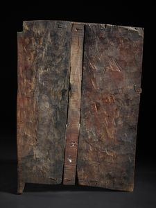 Dogon - Mali : Porta da granaio decorato con figure zoomorfe e antropomorfe. Legno duro a patina scura e metallo.  - Asta Asta 422 | AFRICA, OCEANIA E AMERICHE - ARTIGIANATO AFRICANO: VARI COMMITTENTI E SELEZIONE DALLA COLLEZIONE BARTOLOMUCCI Online - Associazione Nazionale - Case d'Asta italiane