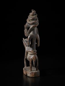 Senufo - Costa d'Avorio/Mali : Scultura in forma di cavallo e cavaliere. Legno a patina nera.  - Asta Asta 422 | AFRICA, OCEANIA E AMERICHE - ARTIGIANATO AFRICANO: VARI COMMITTENTI E SELEZIONE DALLA COLLEZIONE BARTOLOMUCCI Online - Associazione Nazionale - Case d'Asta italiane