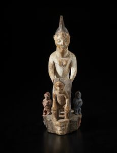 Yoruba -Nigeria : Gruppo scultoreo con figure antropomorfe. Legno, caolino e pigmenti.  - Asta Asta 422 | AFRICA, OCEANIA E AMERICHE - ARTIGIANATO AFRICANO: VARI COMMITTENTI E SELEZIONE DALLA COLLEZIONE BARTOLOMUCCI Online - Associazione Nazionale - Case d'Asta italiane