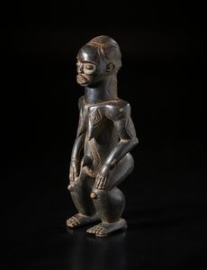 Bete - Costa d'Avorio : Scultura antropomorfa femminile. Legno a patina scura.  - Asta Asta 422 | AFRICA, OCEANIA E AMERICHE - ARTIGIANATO AFRICANO: VARI COMMITTENTI E SELEZIONE DALLA COLLEZIONE BARTOLOMUCCI Online - Associazione Nazionale - Case d'Asta italiane