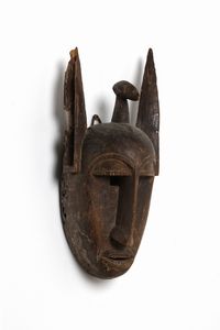 Bambara - Mali : Maschera antropozoomorfa.Legno a patina bruna.  - Asta Asta 422 | AFRICA, OCEANIA E AMERICHE - ARTIGIANATO AFRICANO: VARI COMMITTENTI E SELEZIONE DALLA COLLEZIONE BARTOLOMUCCI Online - Associazione Nazionale - Case d'Asta italiane