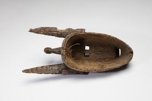 Bambara - Mali : Maschera antropozoomorfa.Legno a patina bruna.  - Asta Asta 422 | AFRICA, OCEANIA E AMERICHE - ARTIGIANATO AFRICANO: VARI COMMITTENTI E SELEZIONE DALLA COLLEZIONE BARTOLOMUCCI Online - Associazione Nazionale - Case d'Asta italiane