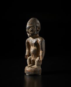 Yoruba -Nigeria : Scultura antropomorfa di gemello Ibeji singolo. Legno a patina scura.  - Asta Asta 422 | AFRICA, OCEANIA E AMERICHE - ARTIGIANATO AFRICANO: VARI COMMITTENTI E SELEZIONE DALLA COLLEZIONE BARTOLOMUCCI Online - Associazione Nazionale - Case d'Asta italiane