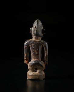 Yoruba -Nigeria : Scultura antropomorfa di gemello Ibeji singolo. Legno a patina scura.  - Asta Asta 422 | AFRICA, OCEANIA E AMERICHE - ARTIGIANATO AFRICANO: VARI COMMITTENTI E SELEZIONE DALLA COLLEZIONE BARTOLOMUCCI Online - Associazione Nazionale - Case d'Asta italiane