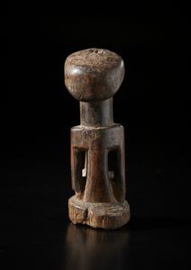 Luba - Repubblica Democratica del Congo : Scultura antropomorfa a mezzo busto. Legno a patina scura.  - Asta Asta 422 | AFRICA, OCEANIA E AMERICHE - ARTIGIANATO AFRICANO: VARI COMMITTENTI E SELEZIONE DALLA COLLEZIONE BARTOLOMUCCI Online - Associazione Nazionale - Case d'Asta italiane