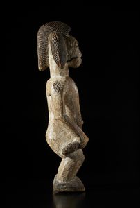 Punu - Gabon : Scultura antropomorfa. Legno, pigmenti e caolino.  - Asta Asta 422 | AFRICA, OCEANIA E AMERICHE - ARTIGIANATO AFRICANO: VARI COMMITTENTI E SELEZIONE DALLA COLLEZIONE BARTOLOMUCCI Online - Associazione Nazionale - Case d'Asta italiane