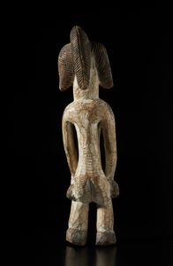 Punu - Gabon : Scultura antropomorfa. Legno, pigmenti e caolino.  - Asta Asta 422 | AFRICA, OCEANIA E AMERICHE - ARTIGIANATO AFRICANO: VARI COMMITTENTI E SELEZIONE DALLA COLLEZIONE BARTOLOMUCCI Online - Associazione Nazionale - Case d'Asta italiane